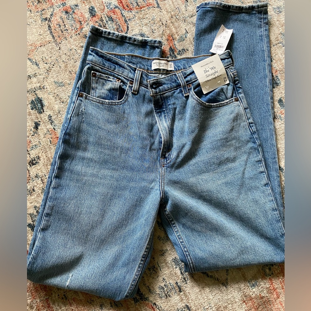 NWT Abercrombie Ultra High Rise 90’s Straight Jean 29 Xtra Long